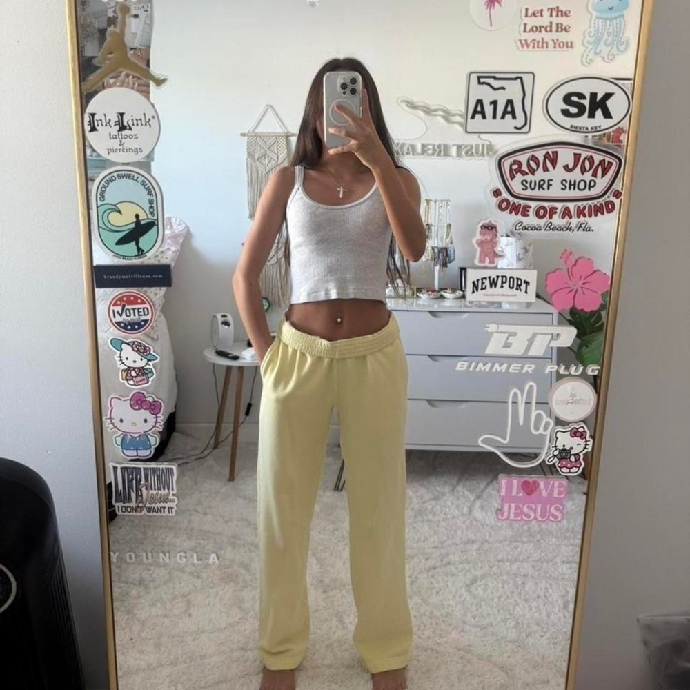 butter yellow Aritzia sweatpants - Picture 3 of 8
